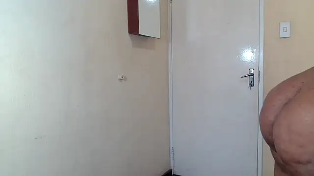 HugeTitisxx online show from March 20, 6:40 am