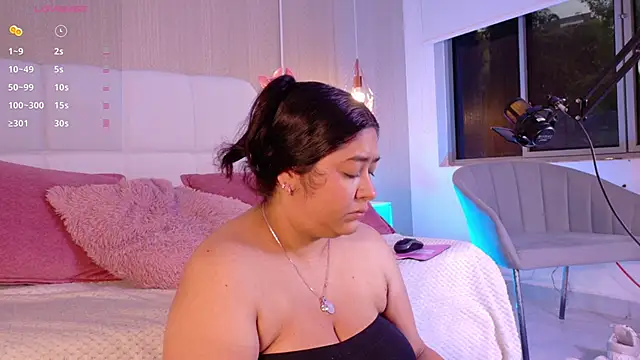 Leah Bensson online show from September 25, 2:32 pm