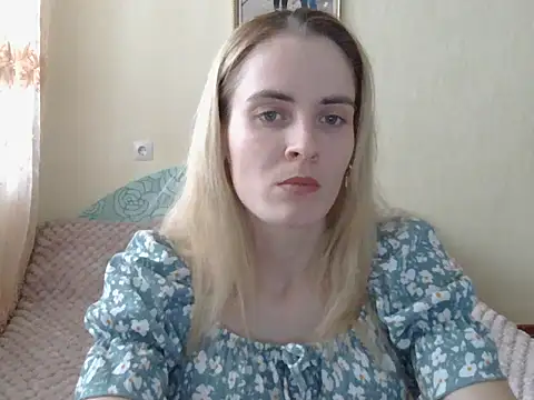 Snapshot of JayeTyler chatting on February 18, 7:37 am JayeTyler online show from February 18, 7:37 am