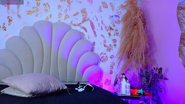 kiaratentation online show from September 30, 8:14 pm