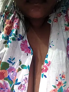 Dassing strip couple online show from October 6, 7:33 pm