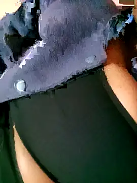 Snapshot of ShySexyBaddiexx chatting on February 12, 8:37 pm ShySexyBaddiexx online show from February 12, 8:37 pm