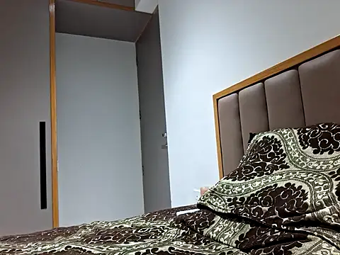 Snapshot of Vince-18 chatting on October 23, 4:39 pm Vince-18 online show from October 23, 4:39 pm