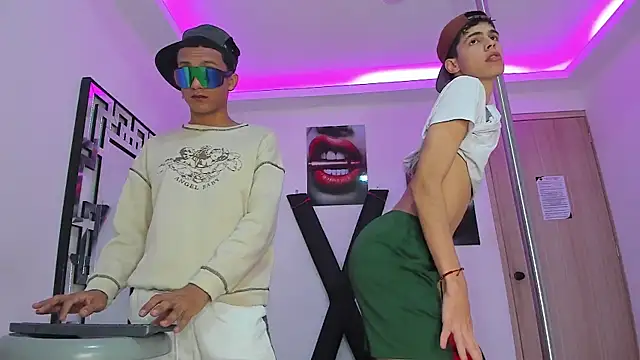 TWINKS FRIENDS online show from October 15, 7:08 am