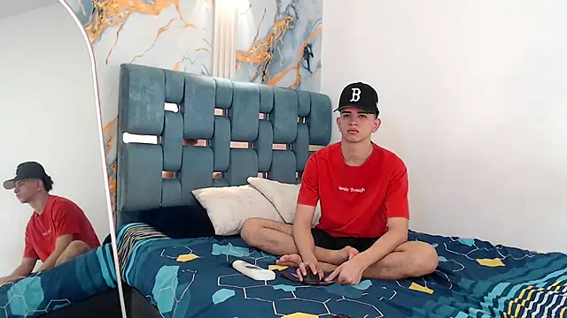 TWINKS FRIENDS online show from February 13, 1:29 pm