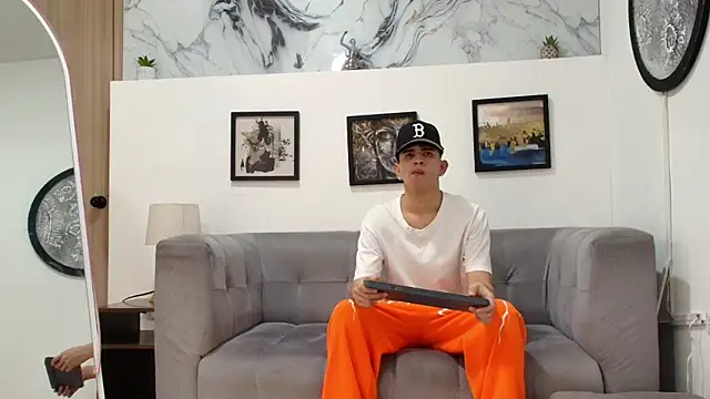 TWINKS FRIENDS online show from March 3, 1:17 pm