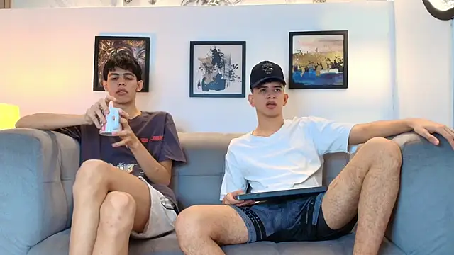 TWINKS FRIENDS online show from March 17, 1:14 pm