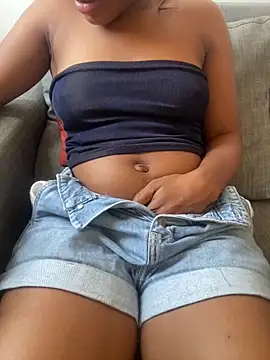 Snapshot of PrettyNina77 chatting on October 22, 12:38 pm PrettyNina77 online show from October 22, 12:38 pm