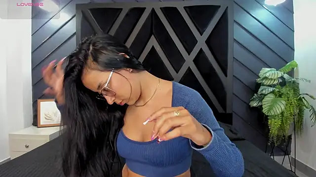 zoe martins  online show from November 25, 5:35 pm