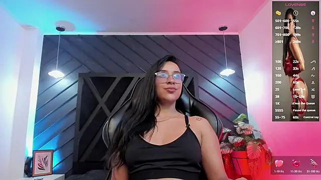 zoe martins  online show from December 15, 5:50 pm