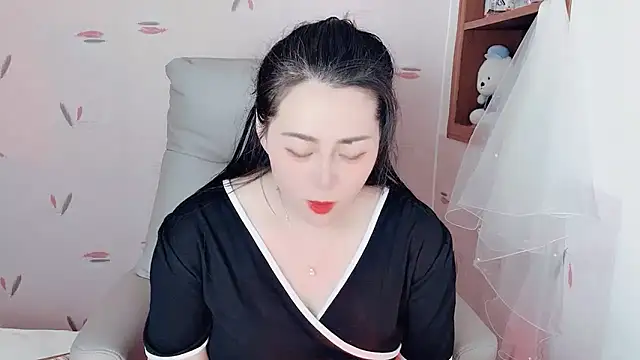 Eve5215 online show from March 8, 4:00 pm