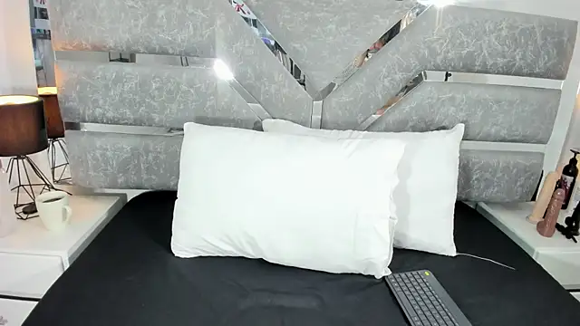 Karla-Lin online show from October 27, 1:04 pm