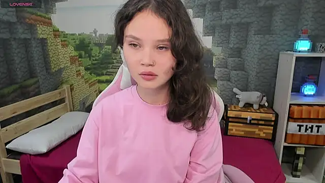 EmilyChaves online show from October 13, 6:19 pm