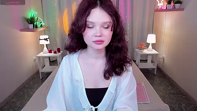 Snapshot of EmilyChaves chatting on June 3, 8:06 am EmilyChaves online show from June 3, 8:06 am