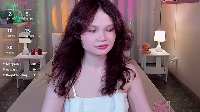 Snapshot of EmilyChaves chatting on June 9, 8:15 am EmilyChaves online show from June 9, 8:15 am