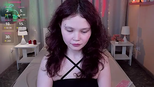 Snapshot of EmilyChaves chatting on June 11, 10:13 am EmilyChaves online show from June 11, 10:13 am