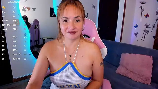 luciamature  online show from September 23, 7:06 pm