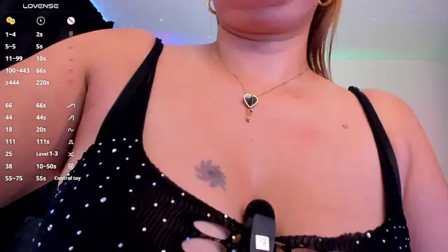 luciamature  online show from October 15, 8:53 pm