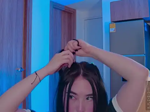 Snapshot of _bella1 chatting on January 6, 9:57 am bella1 online show from January 6, 9:57 am