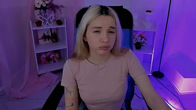 AuroraWrenfield online show from September 29, 4:39 am