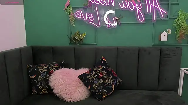 Snapshot of Kat__cat chatting on November 10, 1:37 am Kat cat online show from November 10, 1:37 am