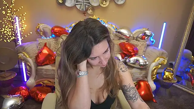 Snapshot of KateShanny chatting on February 12, 7:03 am KateShanny online show from February 12, 7:03 am