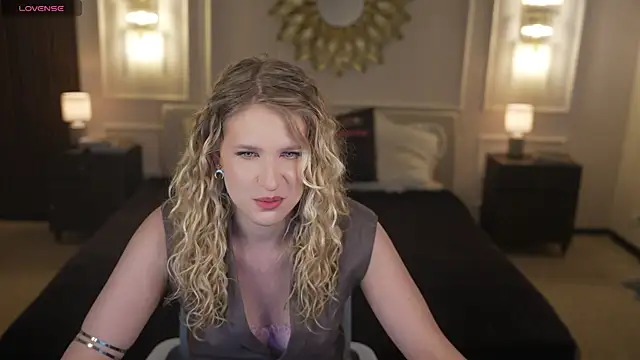 Snapshot of Scarlett_Sweet054 chatting on April 18, 2:54 pm Scarlett Sweet054 online show from April 18, 2:54 pm