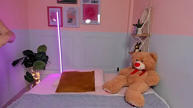 Snapshot of Camila_Rivers chatting on December 5, 4:21 am Camila Rivers online show from December 5, 4:21 am