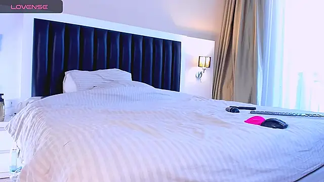 marrenaa online show from November 29, 7:11 am