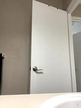 Snapshot of fpbitches1 chatting on October 31, 1:45 pm fpbitches1 online show from October 31, 1:45 pm