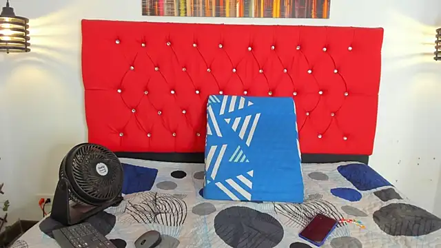 carolinacrus01 online show from November 19, 1:22 pm