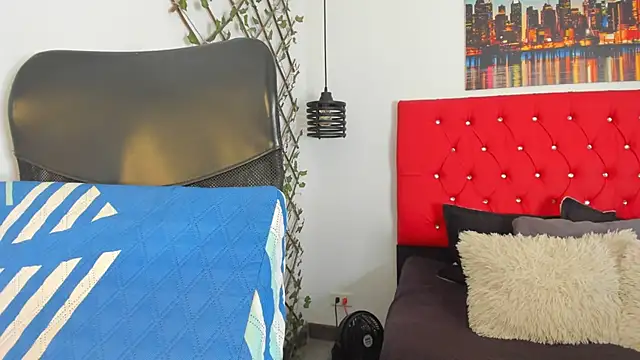 carolinacrus01 online show from December 1, 3:06 pm