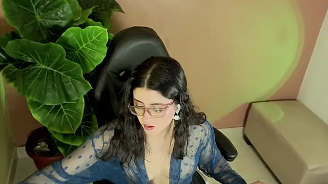 Snapshot of LiLLiAnderson chatting on September 29, 11:37 am LiLLiAnderson online show from September 29, 11:37 am