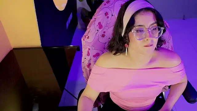 Snapshot of LiLLiAnderson chatting on October 12, 11:53 am LiLLiAnderson online show from October 12, 11:53 am