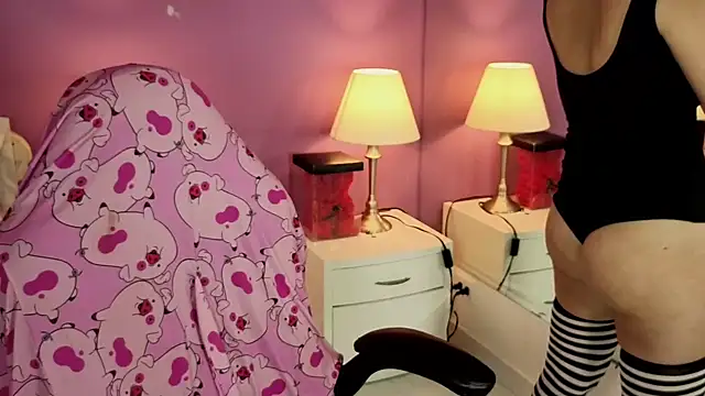 Snapshot of LiLLiAnderson chatting on October 16, 11:55 am LiLLiAnderson online show from October 16, 11:55 am