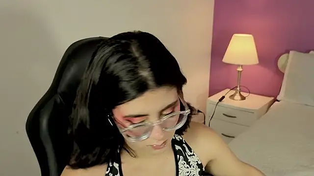 Snapshot of LiLLiAnderson chatting on October 17, 11:57 am LiLLiAnderson online show from October 17, 11:57 am