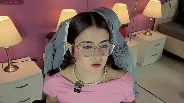 LiLLiAnderson online show from February 8, 12:30 pm