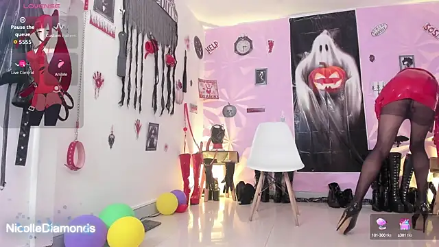 Snapshot of NicolleDiamonds_cg chatting on October 6, 1:19 pm NicolleDiamonds cg online show from October 6, 1:19 pm