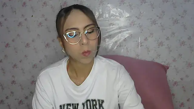 Roselingalvis13 online show from June 6, 2:05 am
