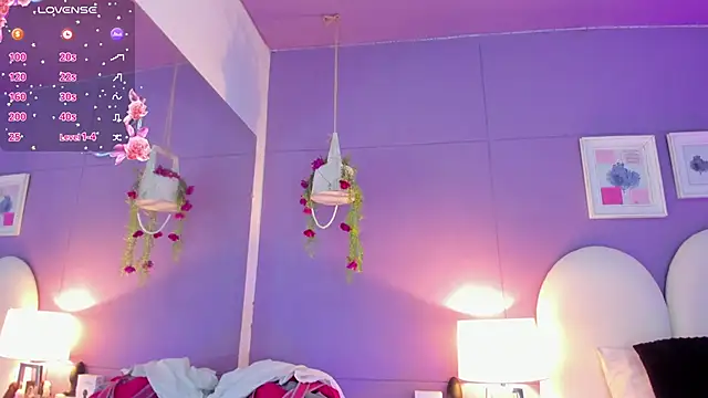 my aleja  online show from October 13, 1:22 pm