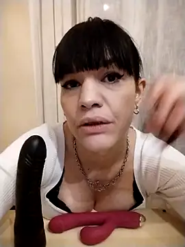 SarettaB90 online show from February 9, 10:25 pm