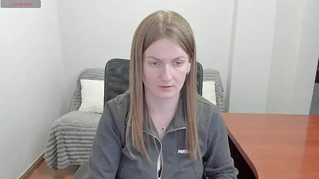 Snapshot of Alisha_Skyes chatting on April 5, 3:31 pm Alisha Skyes online show from April 5, 3:31 pm