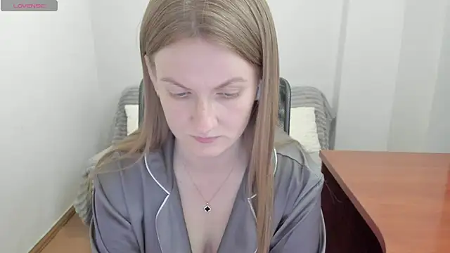 Snapshot of Alisha_Skyes chatting on May 8, 3:39 pm Alisha Skyes online show from May 8, 3:39 pm