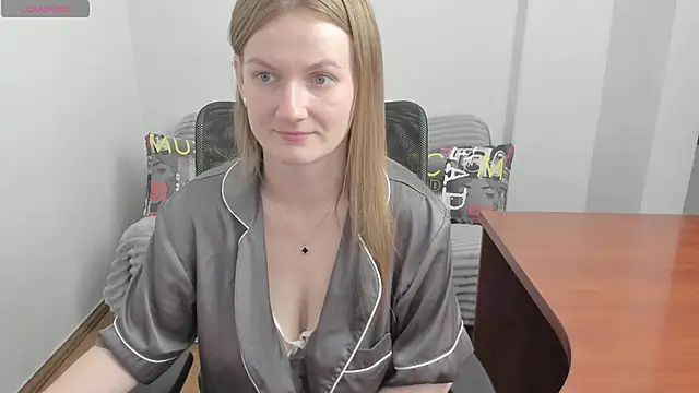 Snapshot of Alisha_Skyes chatting on May 12, 2:19 am Alisha Skyes online show from May 12, 2:19 am
