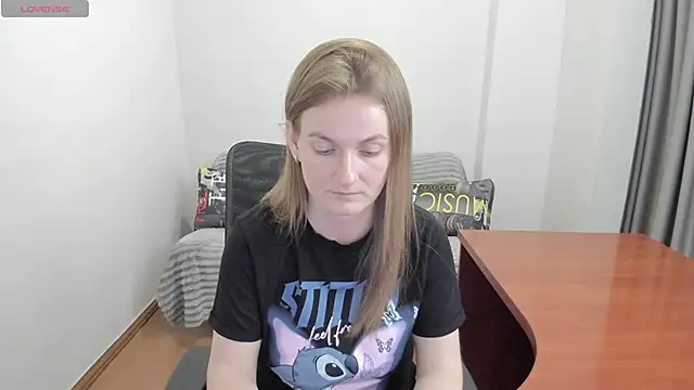 Snapshot of Alisha_Skyes chatting on June 7, 7:17 pm Alisha Skyes online show from June 7, 7:17 pm