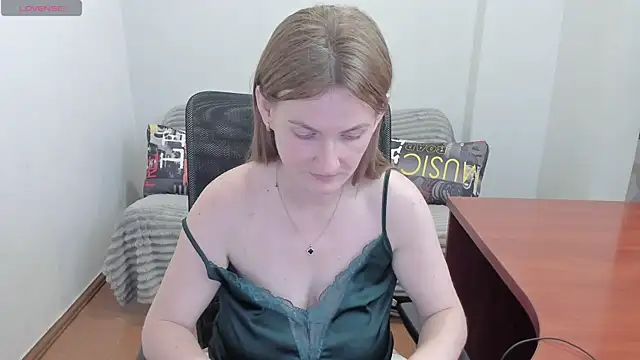 Snapshot of Alisha_Skyes chatting on June 12, 5:45 pm Alisha Skyes online show from June 12, 5:45 pm