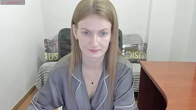 Snapshot of Alisha_Skyes chatting on July 7, 5:17 pm Alisha Skyes online show from July 7, 5:17 pm