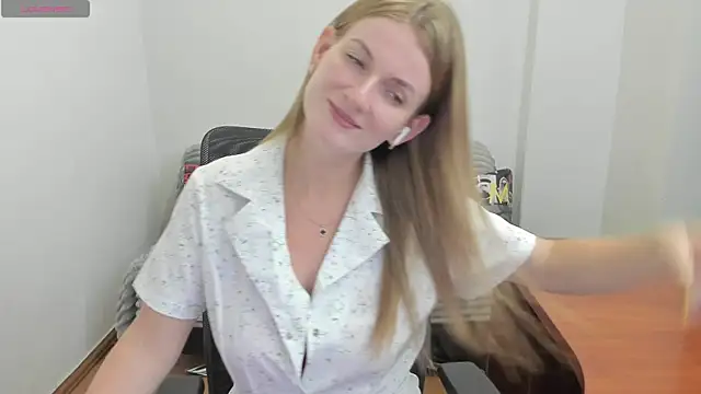 Snapshot of Alisha_Skyes chatting on August 3, 9:04 am Alisha Skyes online show from August 3, 9:04 am