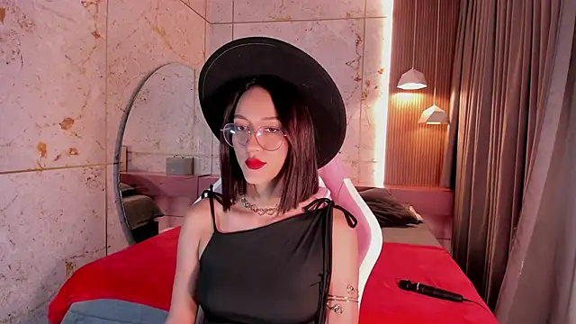 daphne courtis online show from November 19, 3:06 am