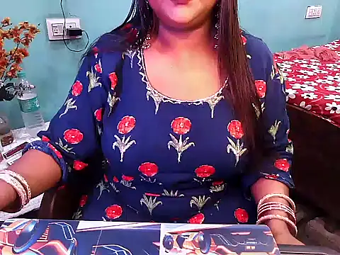 Snapshot of PREETI_BABY chatting on April 6, 3:59 am PREETI BABY online show from April 6, 3:59 am